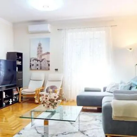 Center And Bacvice Stella Apartmán Split